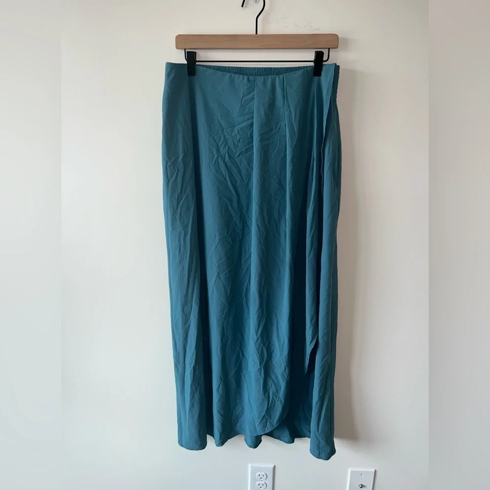 HALARA Teal Crossover Maxi Skirt